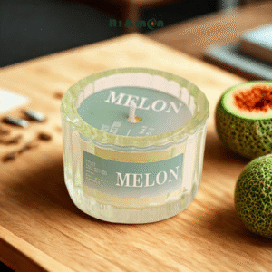 Nến Thơm Melon Mist là “ngôi sao” sáng giá trong bộ sưu tập Fruit Collection, mang đến hương dưa lưới chín mọng ngọt lịm, tươi mát đến nao lòng.